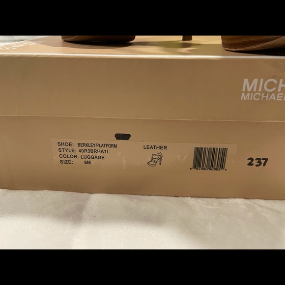 Michael Kors Size 8 Camel Colored Peep Toe Heels - Picture 4 of 4